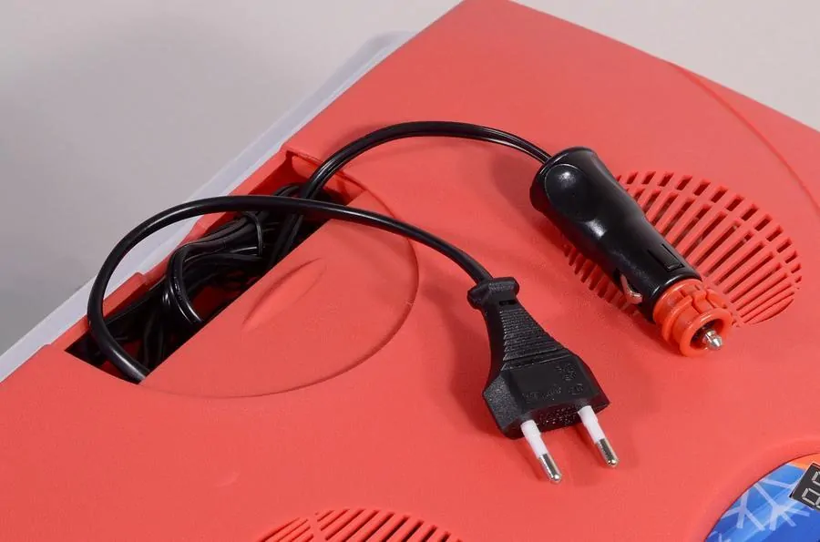 Chladící box 30litrů RED 230/12V display s teplotou