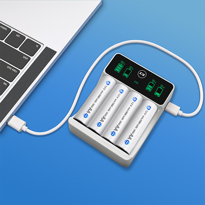Nabíječka Ni-MH baterií Qoltec R03 AAA R6 AA | LCD | Kabel USB-C | Bílá